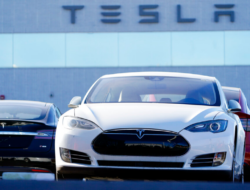 Kini Baterai Tesla Sekali Isi Bisa Melesat 1210 Km