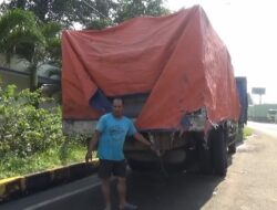 Minibus Tabrak Belakang Truk di Tol Cipularang KM 87, Satu Tewas 