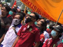Ratusan Polisi Amankan Aksi Buruh di Kemenaker