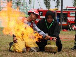 PT South Pacific Viscose Latih Warga Terkait Keselamatan dan Pemadaman Api
