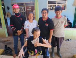 Rolas Sitinjak Foundation Bagikan 21 Kursi Roda dan Sembako untuk Warga Purwakarta Tak Mampu