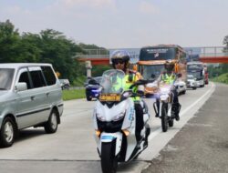 Kapolres Subang Turun Langsung Sterilisasi Bahu Jalan dan Monitoring One Way