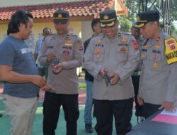 Wakapolres Subang Periksa Masa Berlaku Kartu dan Kebersihan Senpi Personel