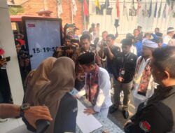 Ribuan Massa dan Karnaval Budaya Antar Om Zein-Abang Ijo Daftar ke KPU