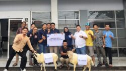 Rayakan Iduladha 1447 H dengan Masyarakat Sekitar, FIFGROUP Purwakarta Berbagi Hewan Kurban