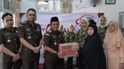 Maknai Hari Lahir Kejaksaan RI ke-81, Kejari Purwakarta Renovasi Rutilahu dan Bantu Panti Asuhan