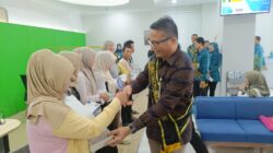 Harpelnas 2026, BPJS Ketenagakerjaan Purwakarta Bagi-bagi Hadiah dan Ajak Pelanggan Donor Darah